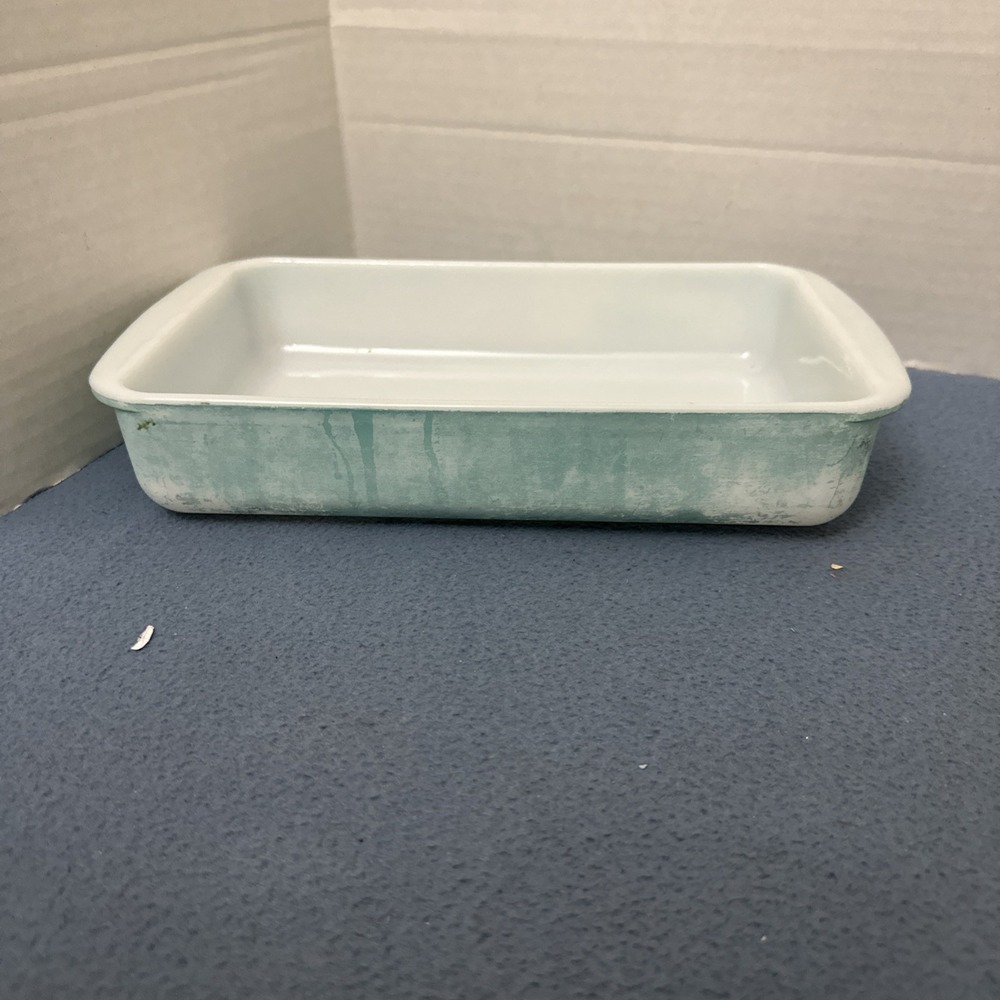 PYREX 231 Turquoise Blue 1 1/2 QT Rectangular Baking Dish - Heavy Use/No Chips